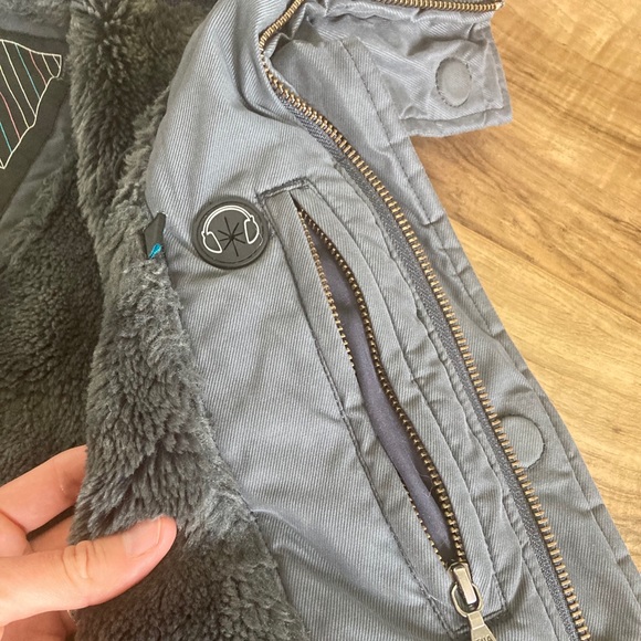 Aritzia // TNA Parka - Picture 5 of 11